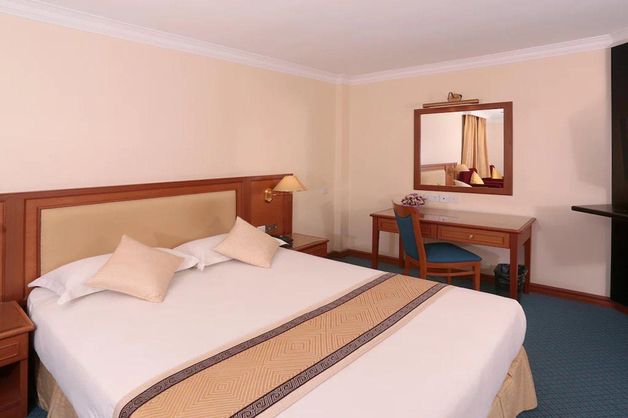 Hotel Santosa Malang Exterior photo